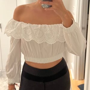 cute off-the-shoulder long-sleeved crop top